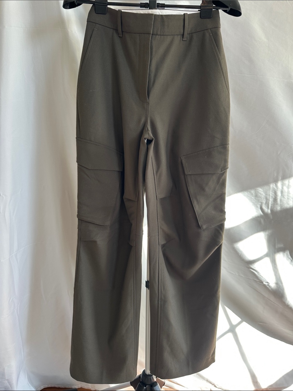 Aritzia Wilfred Nellie Cargo Pants in Dark Olive